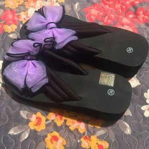 Size 7 purple bow wedge flip flops